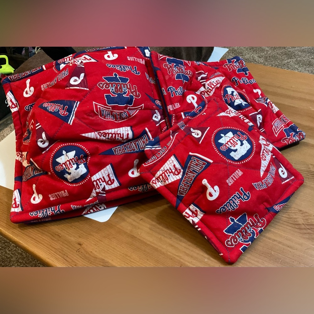 Philadelphia Phillies handcrafted bowl holders (huggers) keep your hands safe.